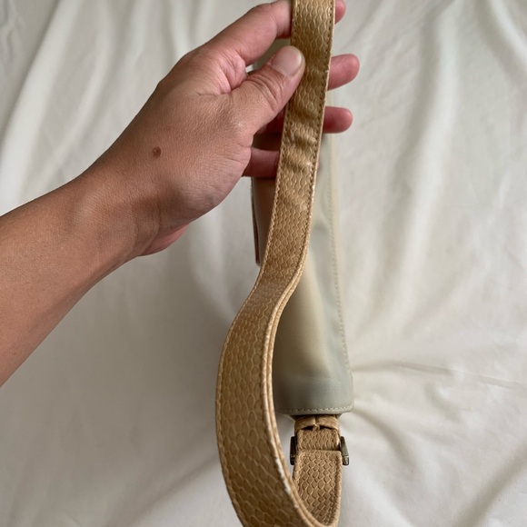 Guess Small Shoulder Bag - Picture 8 of 15